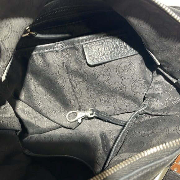 Michael KORS Pebble Leather Handbag, Authentic Silvertone hardware, Black - Picture 10 of 10